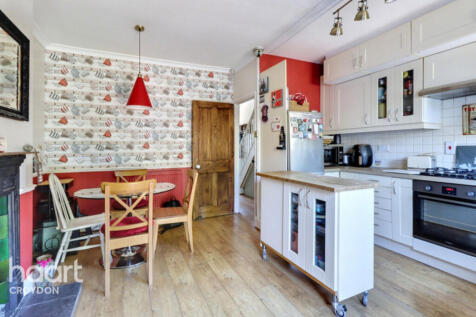 Mitcham Road, Croydon 2 bed terraced house for sale