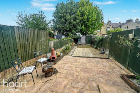 Mitcham Road, Croydon 2 bed terraced house for sale