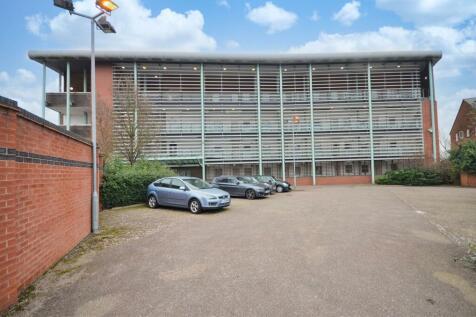 Bishopsgate House, Aldbourne Road 2 bed duplex for sale