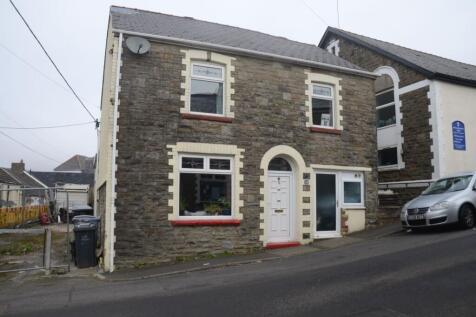 4 bedroom link detached house for sale