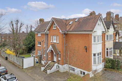 Broomhill Road, Woodford Green IG8 6 bed semi
