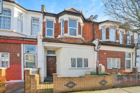 2 bedroom ground floor flat for sale