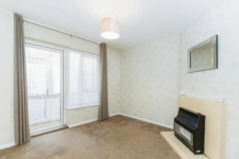 1 bedroom ground floor flat for sale