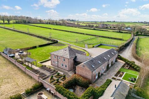 6 bedroom detached house for sale