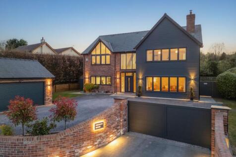 5 bedroom detached house for sale