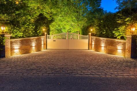 6 bedroom detached house for sale