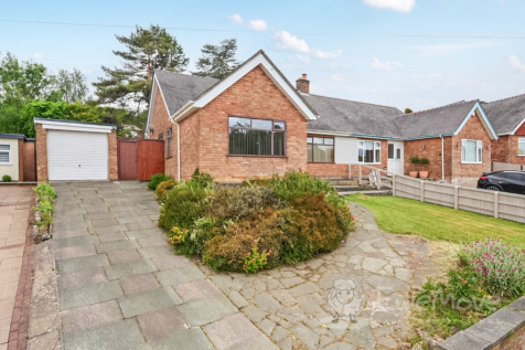 2 bedroom semi-detached bungalow for sale
