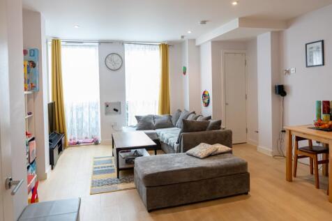 1 bedroom ground floor flat for sale