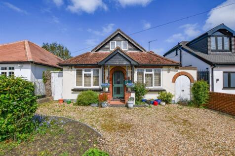 South Riding, Bricket Wood, St. Albans 4 bed chalet for sale