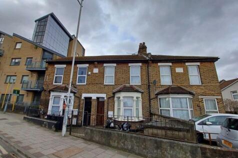 Hainault Street, Ilford IG1 2 bed flat for sale