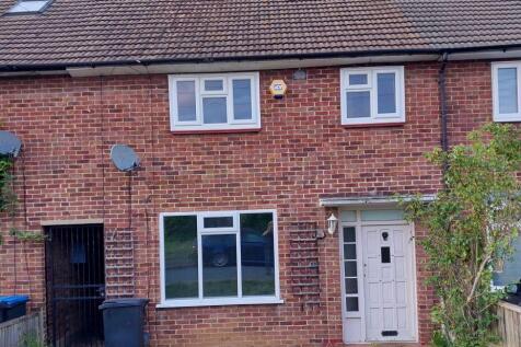 Rookwood Avenue, Loughton IG10 3 bed terraced house for sale