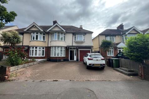 Upney Lane, Barking IG11 4 bed apartment for sale