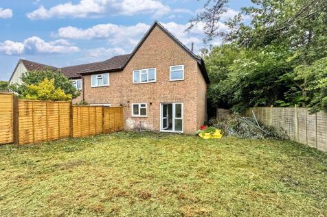 Pearce Close, Swindon, Wiltshire 3 bed end of terrace house for sale
