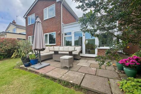 4 bedroom link detached house for sale