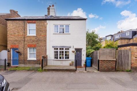 2 bedroom semi-detached house for sale