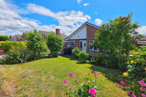 2 bedroom detached bungalow for sale