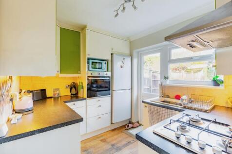 2 bedroom semi-detached bungalow for sale