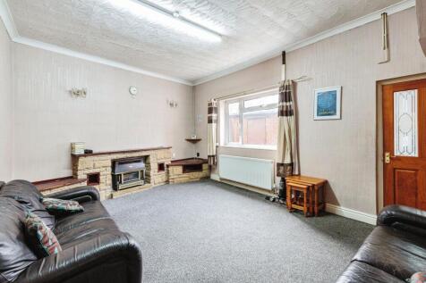 5 bedroom end of terrace house for sale