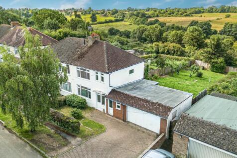 Old Watling Street, Flamstead, AL3 4 bed semi