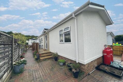 The Rowans, Woodbine Close 2 bed mobile home for sale
