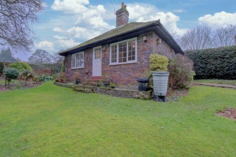 2 bedroom detached bungalow for sale