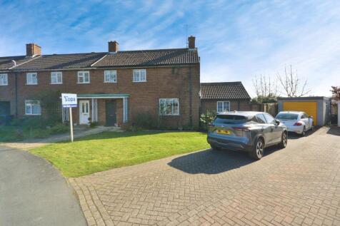 4 bedroom end of terrace house for sale