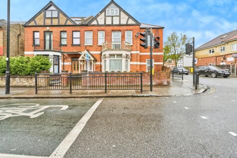 5 bedroom semi-detached house for sale