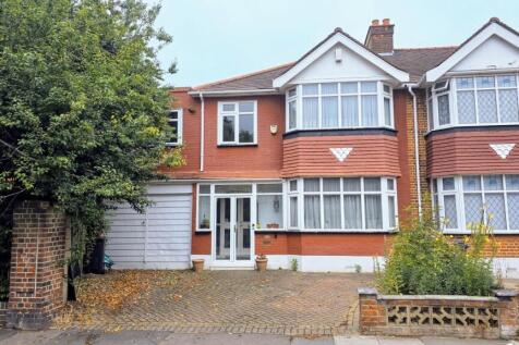 5 bedroom end of terrace house for sale