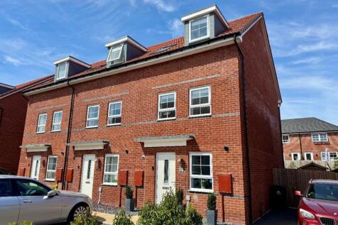 Buzzard Row, Newent, GL18 1FF 3 bed semi