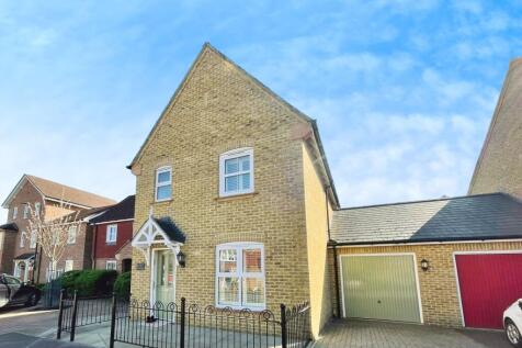 3 bedroom link detached house for sale