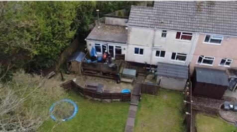 5 bedroom semi-detached house for sale