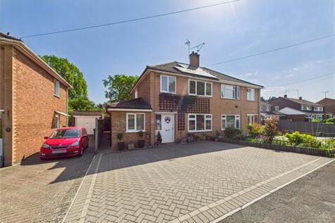 3 bedroom semi-detached house for sale