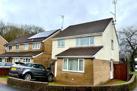 The Brades, Newport NP18 4 bed detached house for sale
