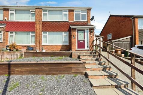 3 bedroom semi-detached house for sale