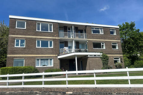 2 bedroom ground floor flat for sale