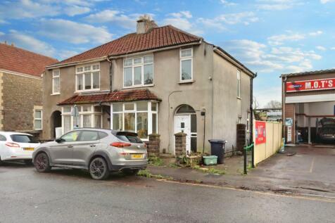 Within a short walk of Clevedon Town... 3 bed semi