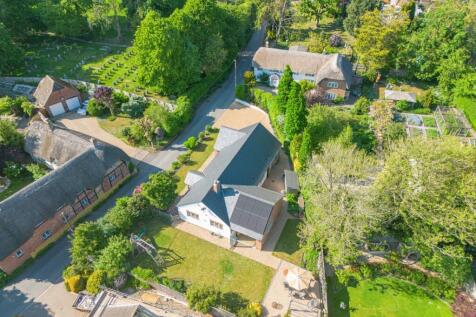 4 bedroom detached bungalow for sale