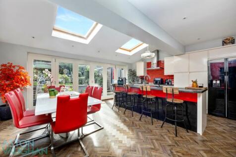 4 bedroom semi-detached house for sale