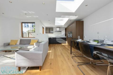 2 bedroom detached house for sale