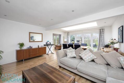 4 bedroom detached bungalow for sale