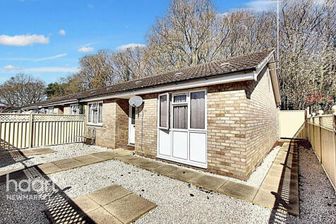 2 bedroom semi-detached bungalow for sale