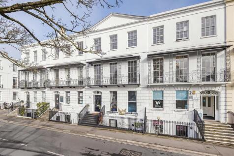 6 bedroom town house for sale