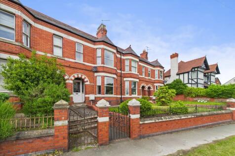 Crescent Villas, Johnstown, LL14 4 bed terraced house for sale