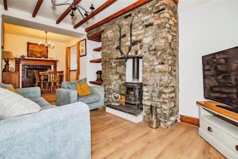 2 bedroom detached house for sale