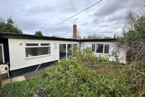 2 bedroom semi-detached bungalow for sale