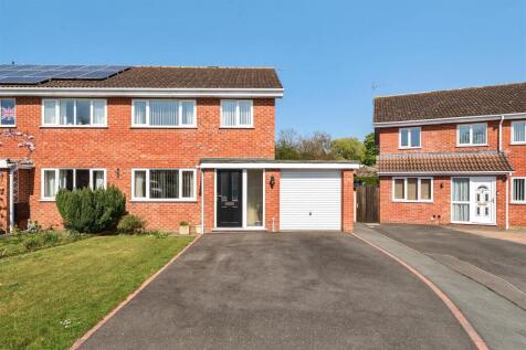 3 bedroom semi-detached house for sale