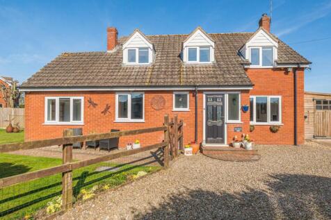 Lyneal, Nr Ellesmere. 3 bed detached house for sale