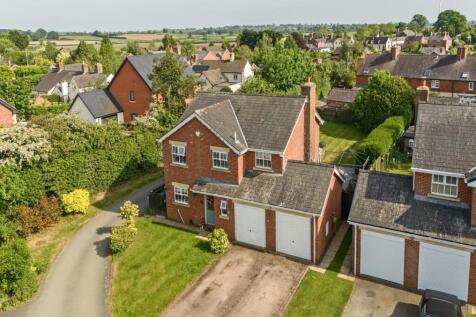 Eaton Court, Tetchill. 4 bed detached house for sale