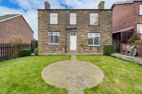 White Lee Road, Batley 3 bed detached house for sale