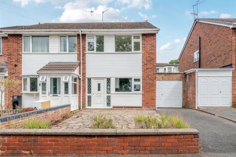 Lyndhurst Drive, Kidderminster 3 bed semi